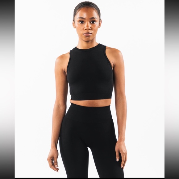 Alphalete Tops - Alphalete Stratus Crop Tank Top - M